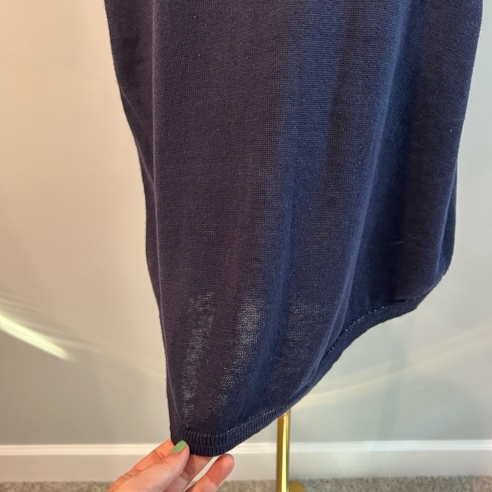 Foxcroft Linen and Cotton Sleeveless Tank Top, button detail, size Medium Navy - Picture 4 of 11